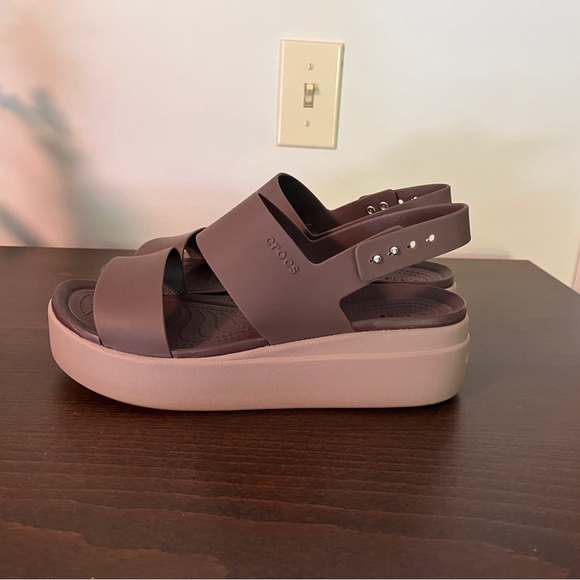 Crocs Brooklyn low wedge brown sz 10 - Picture 3 of 4